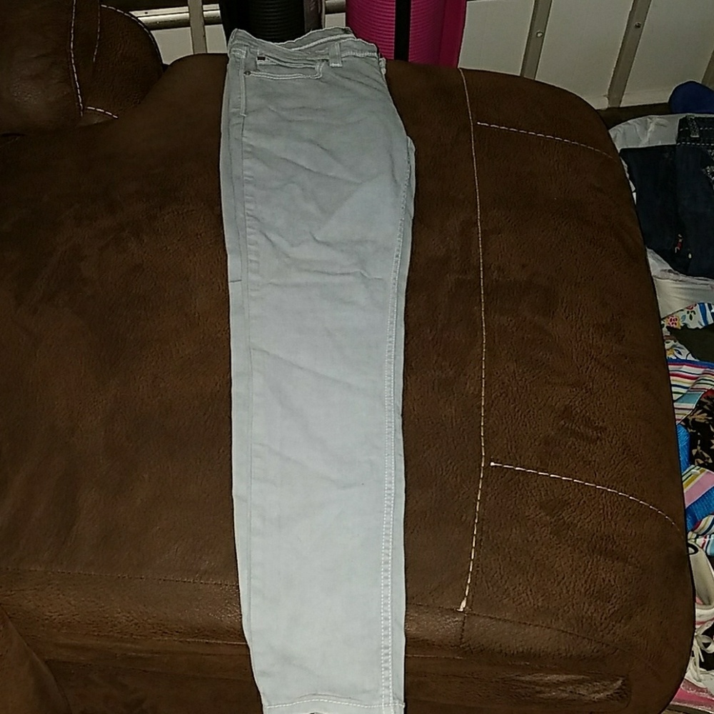 Grey Low Rise Levis - Picture 3 of 4